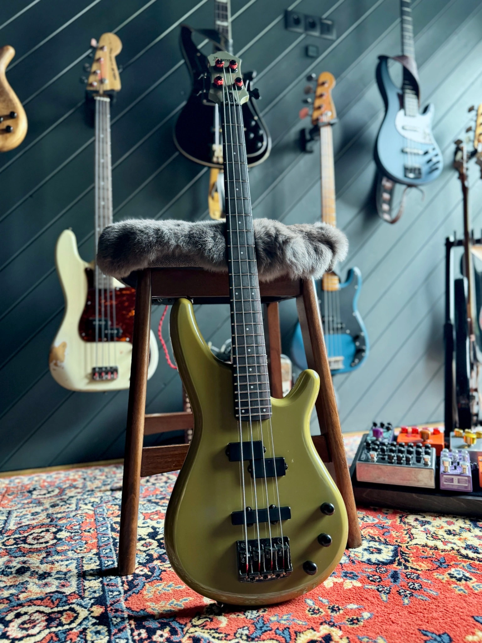 1987 Ibanez RB830 Roadstar II — photograph in the Gruuvik Chamber collection