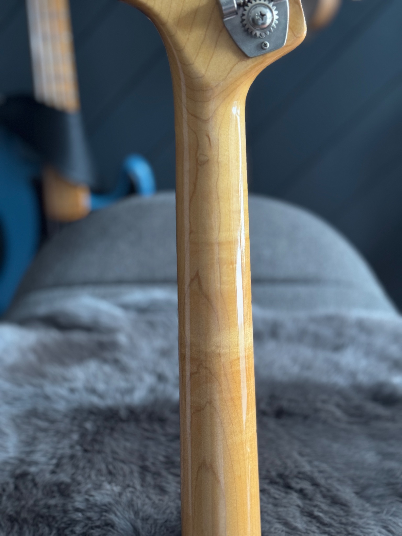 Neck profile and rear finish