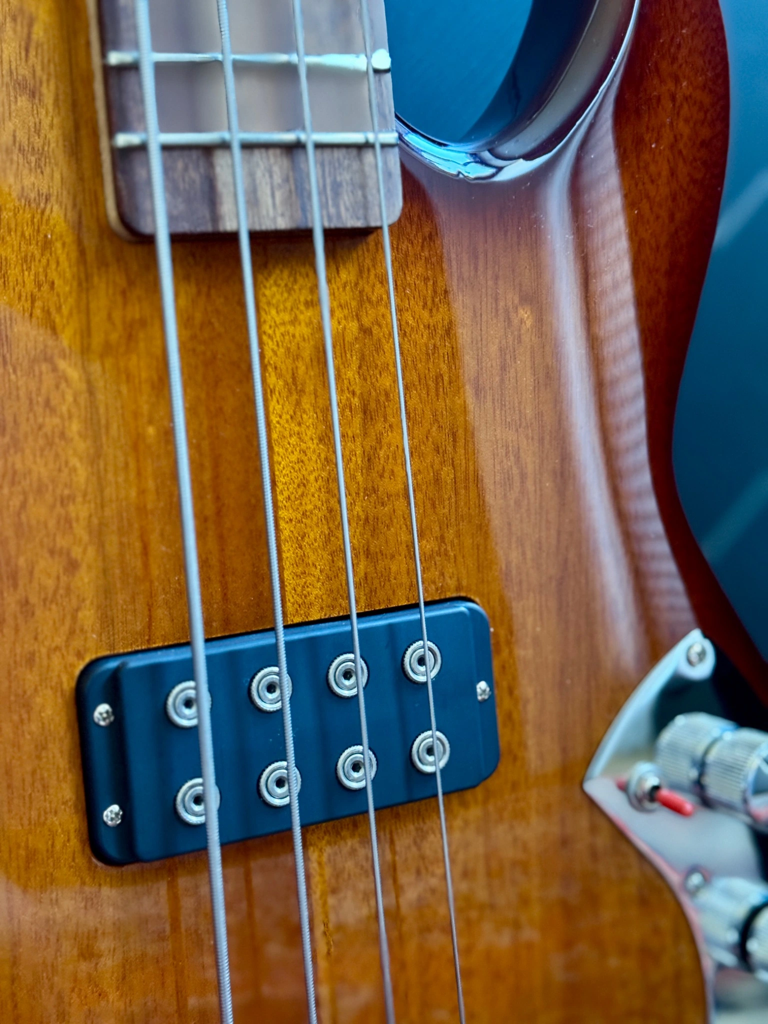 MFD L-series pickup and rosewood fingerboard.