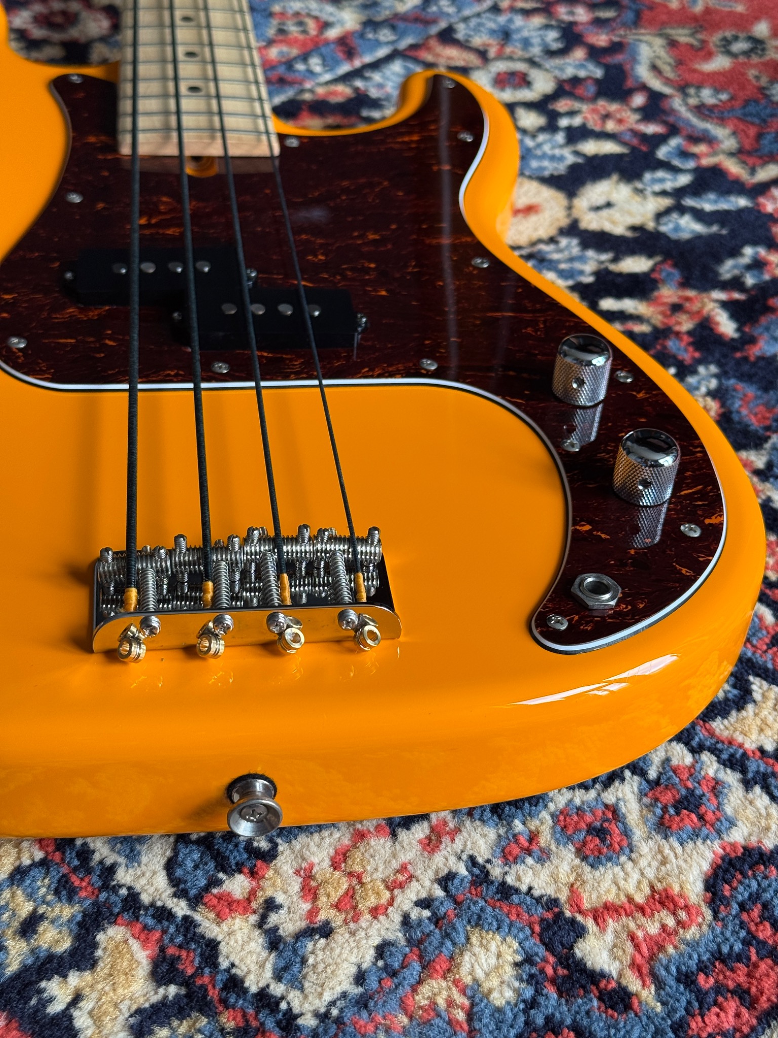 bridge and pickup detail
