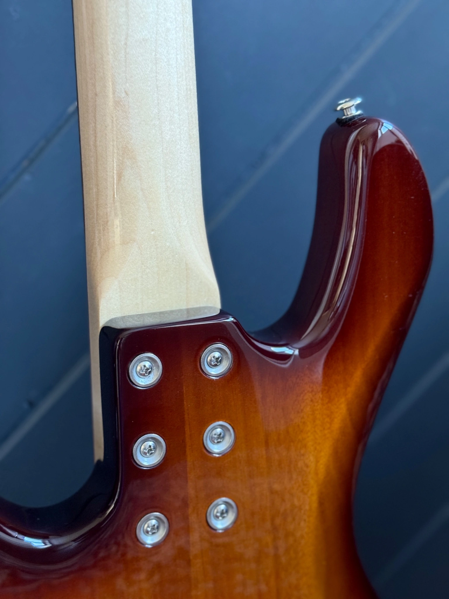 The neck plate and four-bolt neck joint.