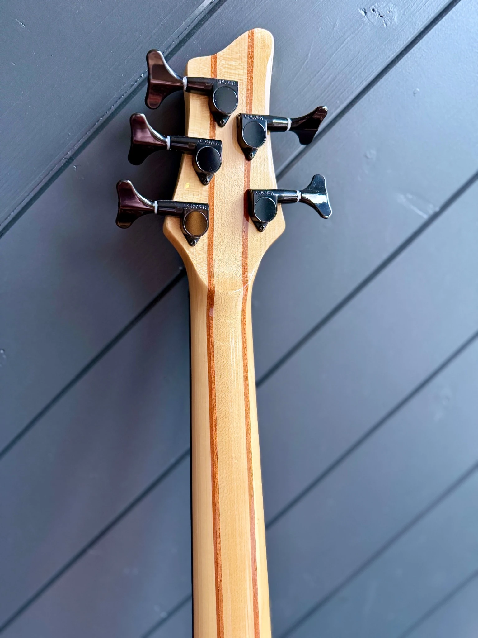 Back of the headstock with the Grover Mini tuners