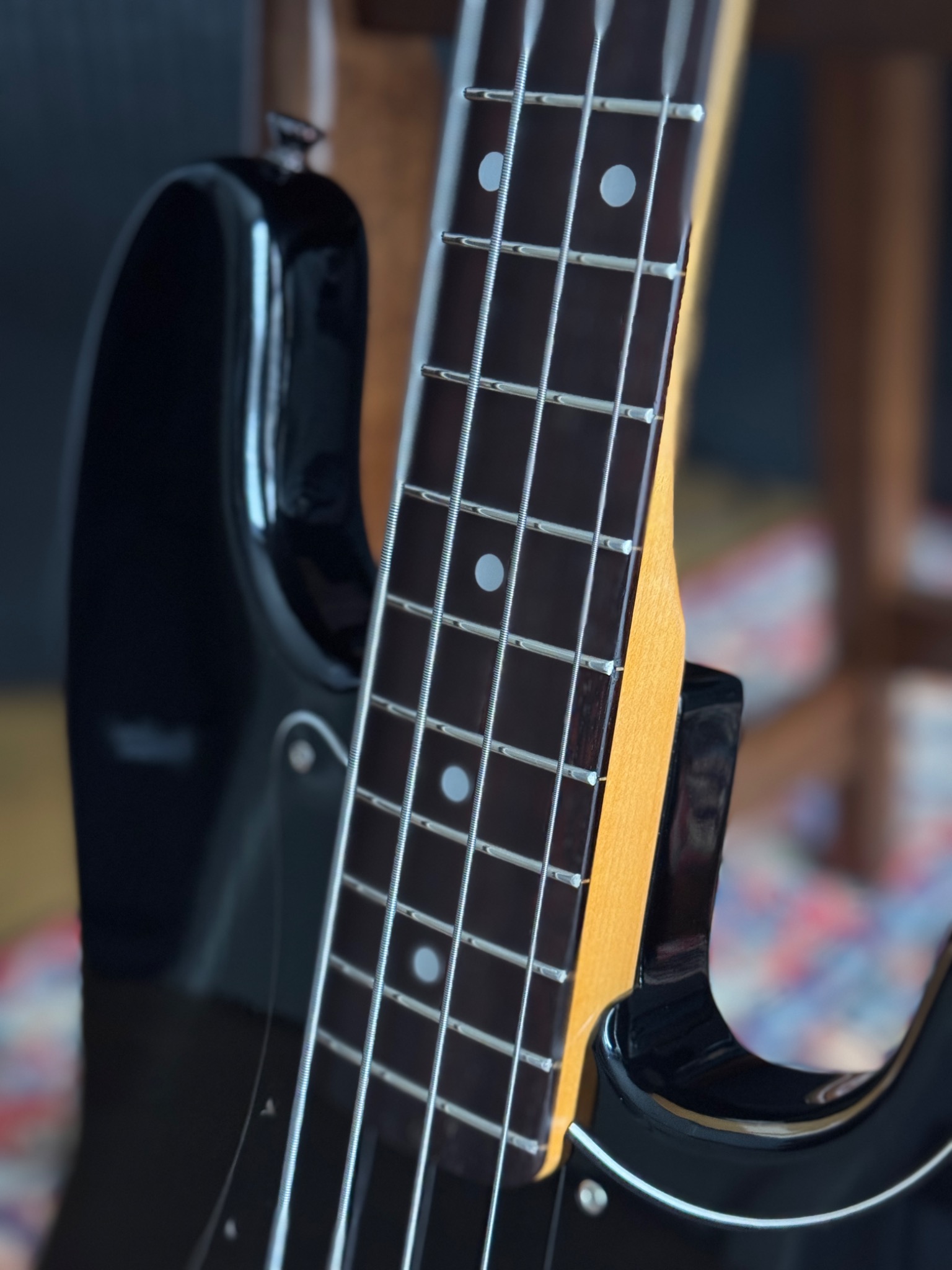 Neck and body joint with fingerboard and edge binding