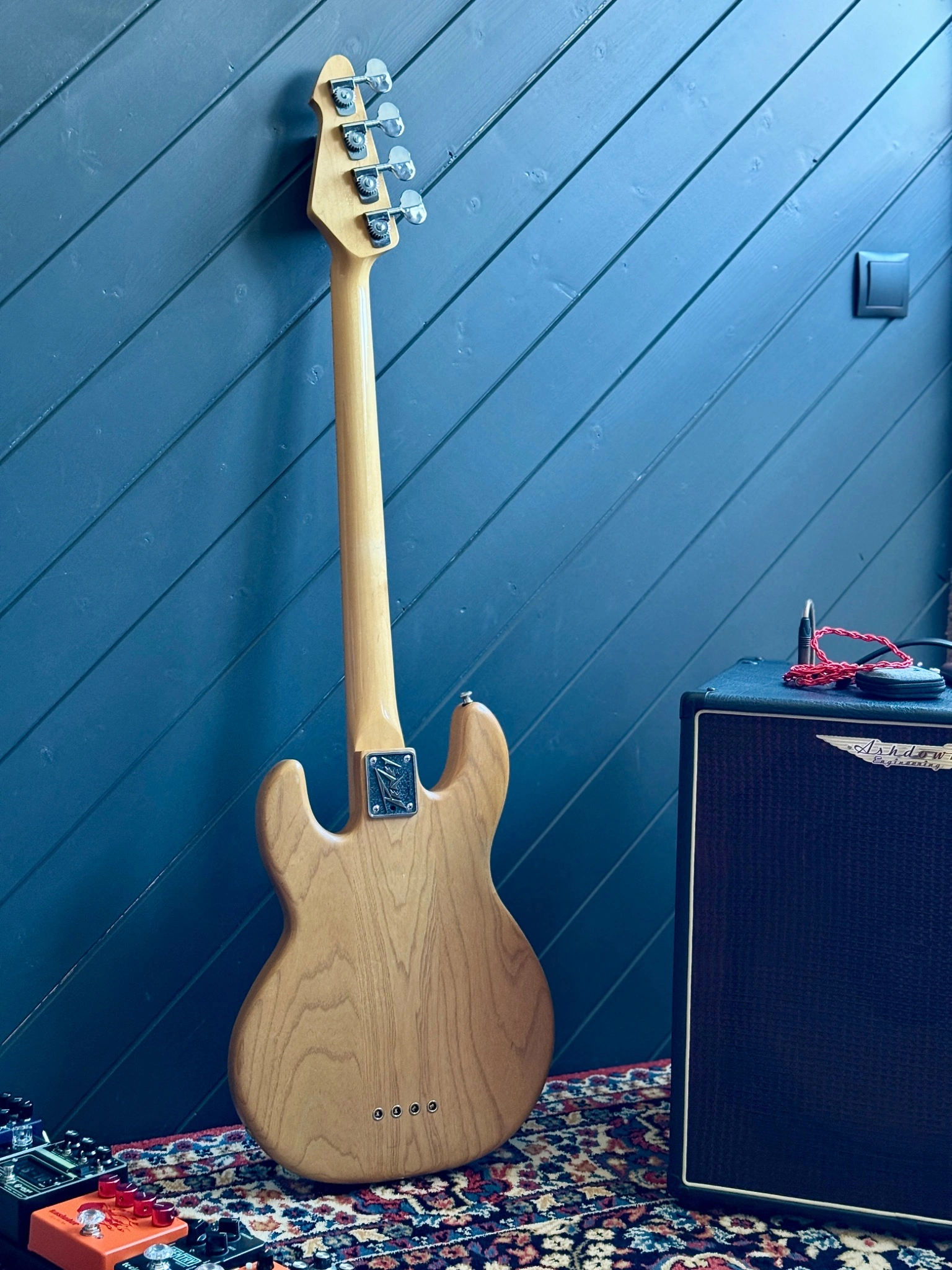 Back of the natural-finish T-40 and its neck.