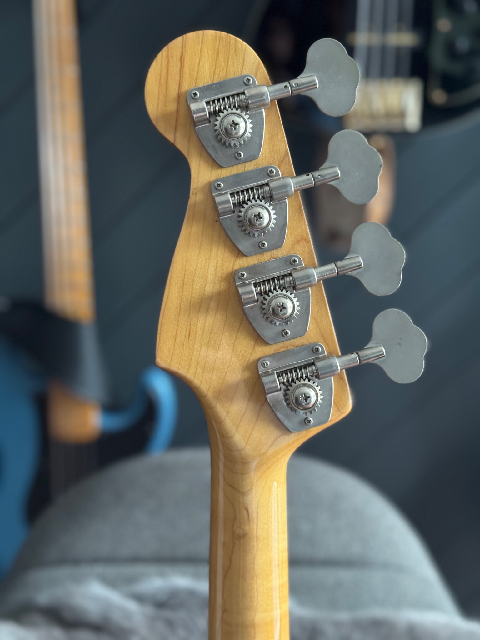 Back of headstock and tuner arrangement