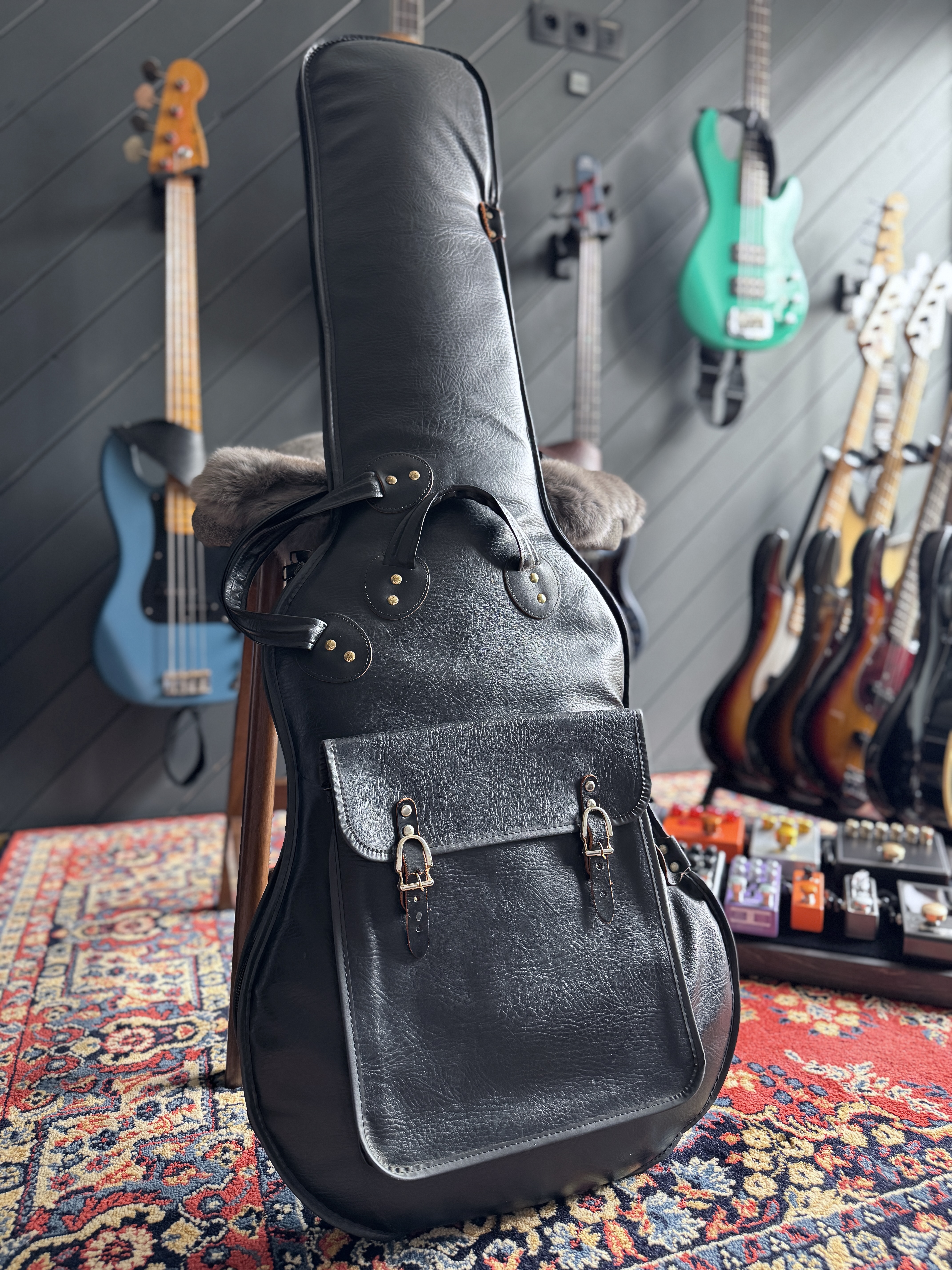 Front of the included vintage-era gig bag