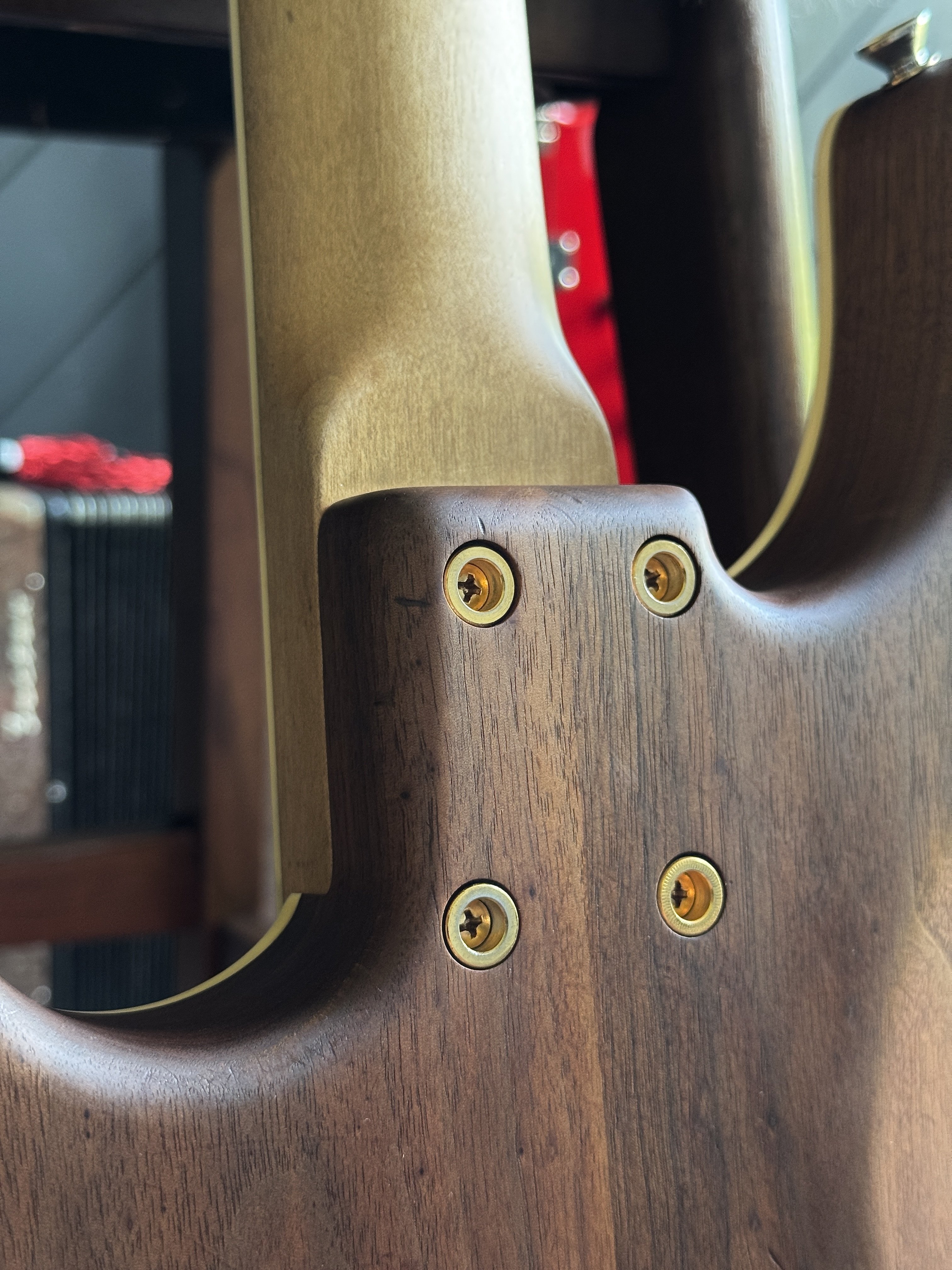 Rear neck joint and body with four mounting screws