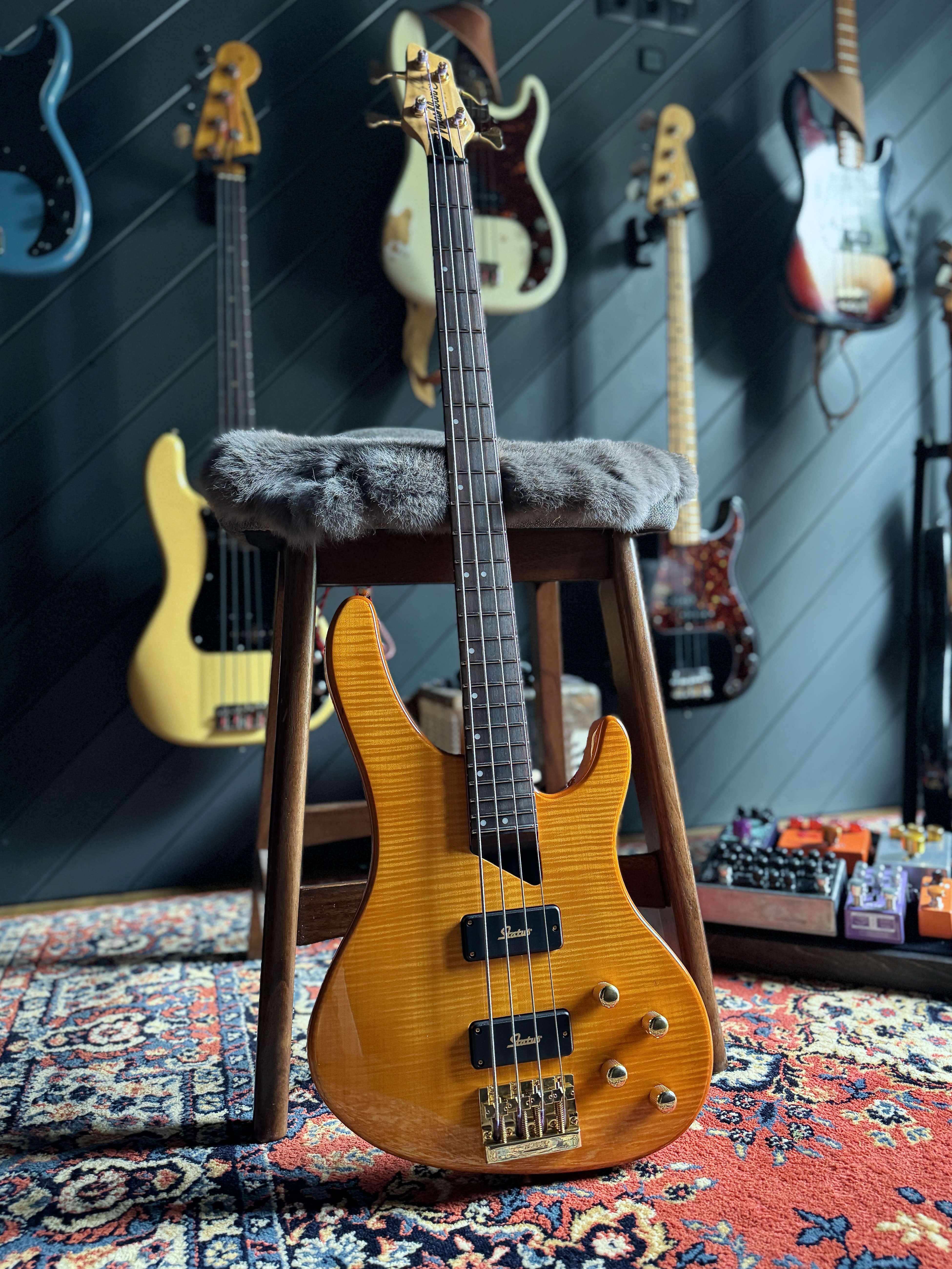 1994–1995 Washburn KW-1250 Kip Winger Signature Bass — photograph in the Gruuvik Chamber collection
