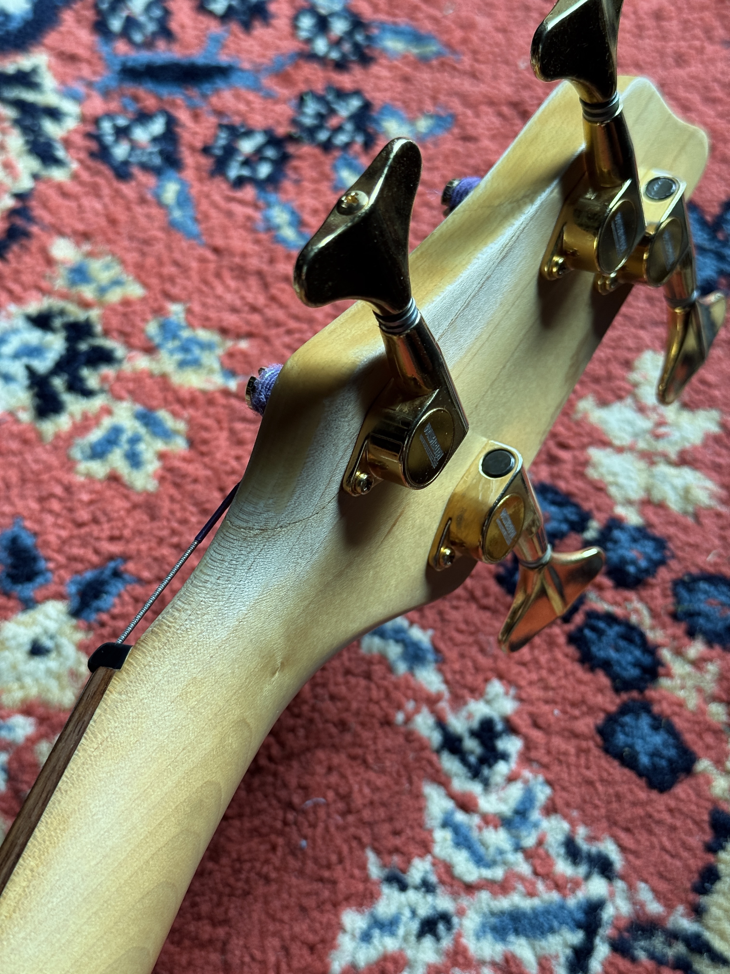 1994–1995 Washburn KW-1250 Kip Winger Signature Bass — signs of life