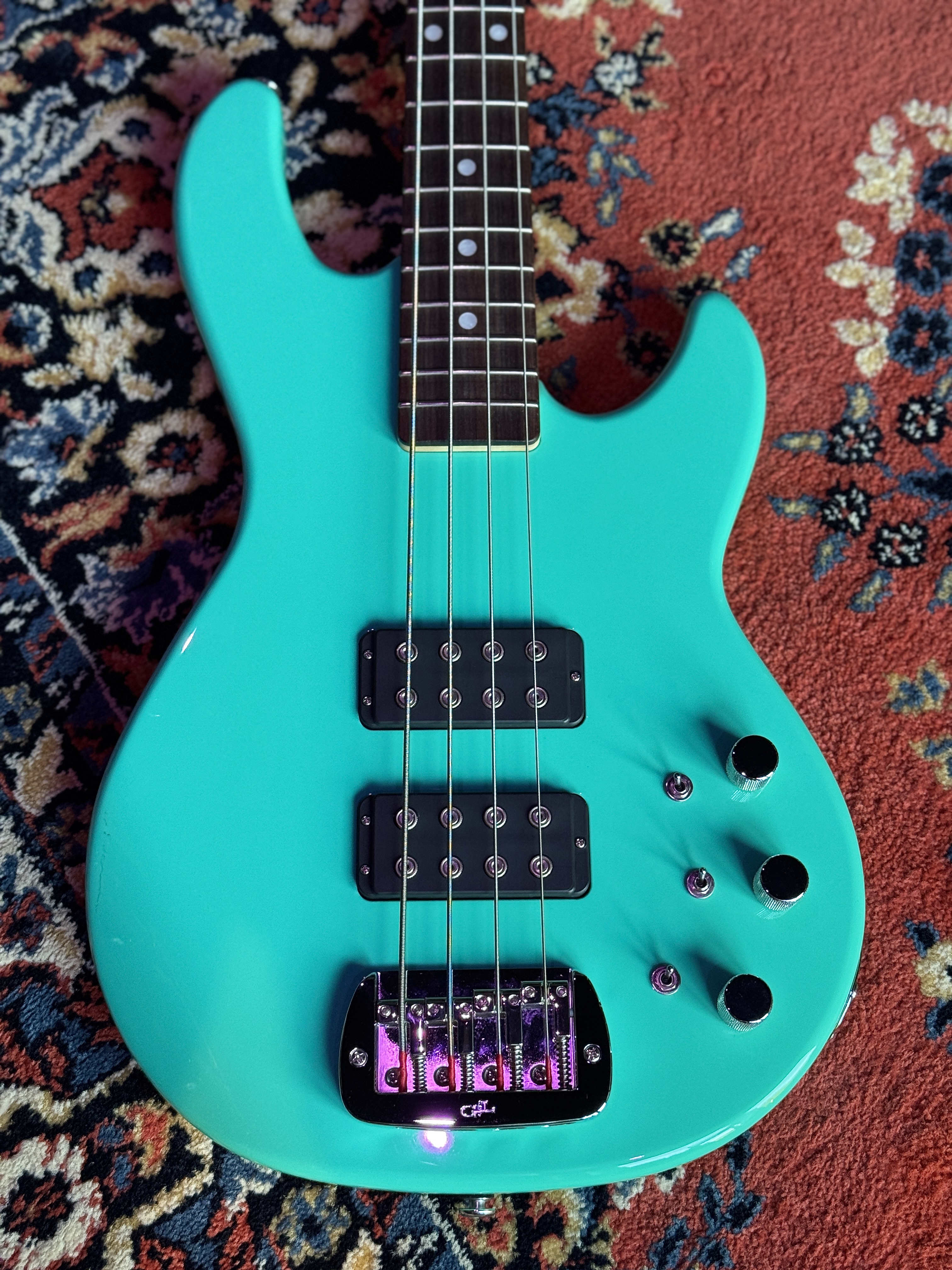 Front body and hardware detail of the G&L L-2000 USA
