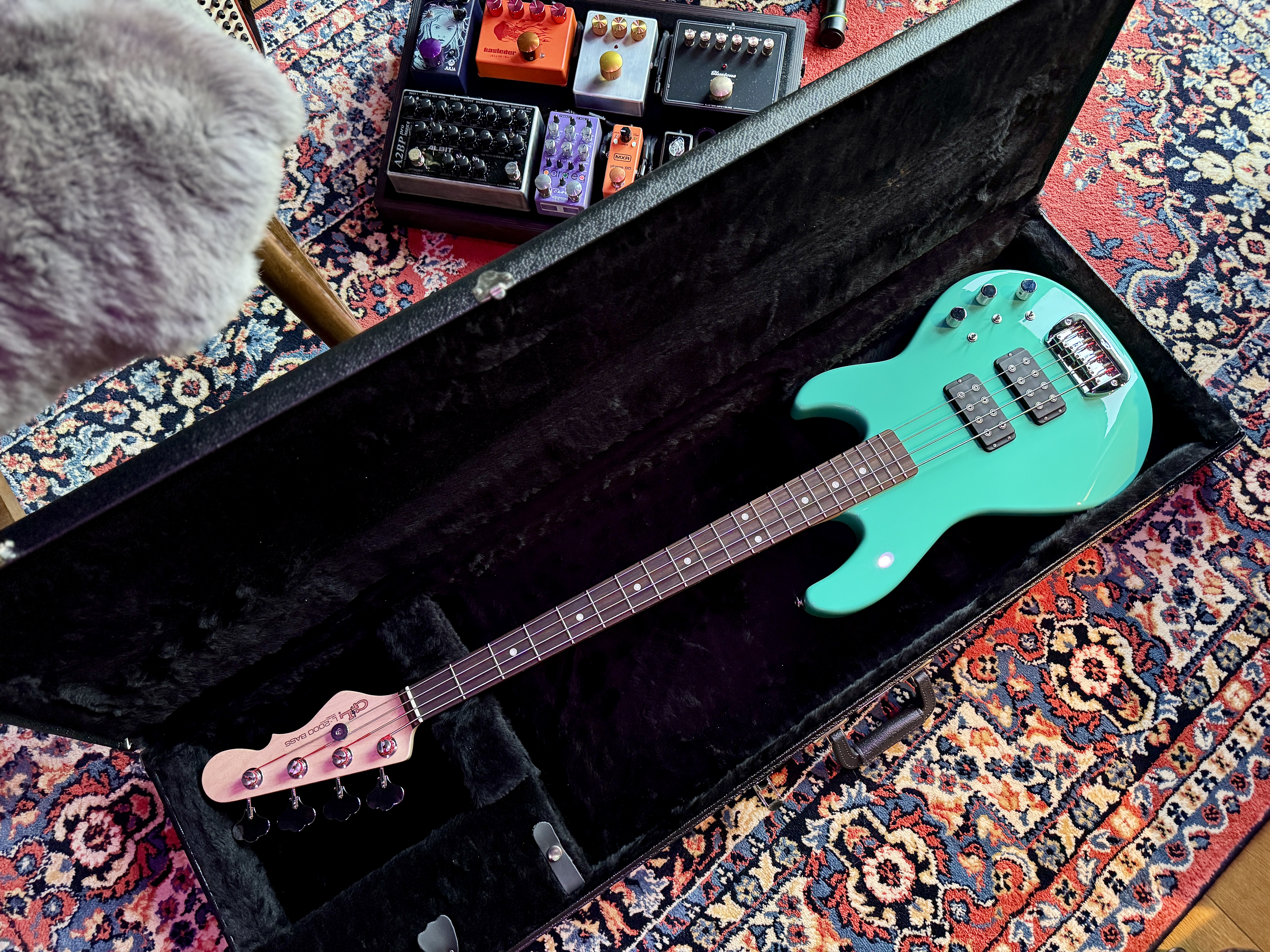 Original G&L documents accompanying the L-2000 USA